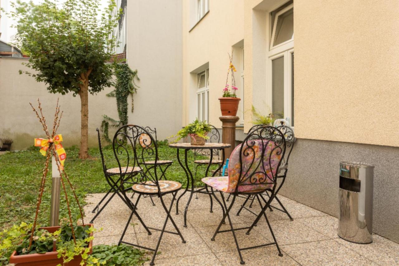 Apartments In Vienna Near Schonbrunn & Westbahnhof - Keyless Check-In Exterior photo